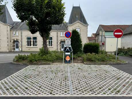 Borne de recharge pour véhicules électriques