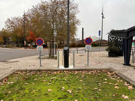 Borne de recharge pour véhicules électriques