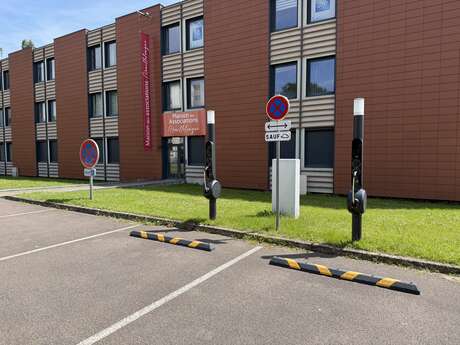Borne de recharge pour véhicules électriques