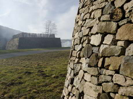 Bibracte, tour des remparts