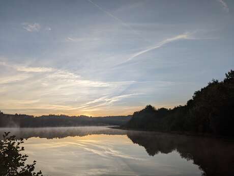 L’Étang Taureau, reflets du Morvan