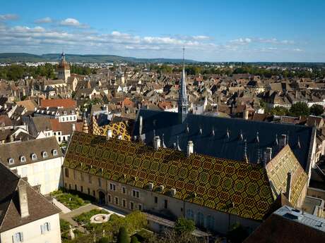 Hôtel-Dieu - Hospices de Beaune
2026 - MOUVEMENT(S)
[RANDO-VÉLO] De Beaune à Meursault sur les traces de "La Grande Vadrouille"