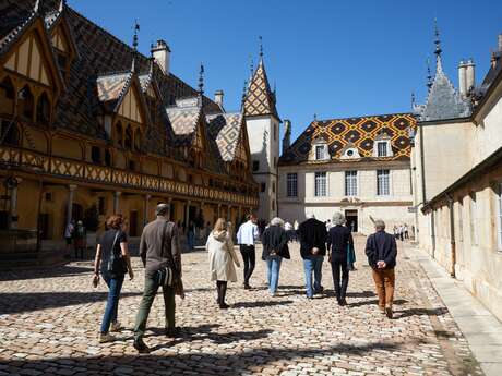 Hôtel-Dieu - Hospices de Beaune
2026 - MOUVEMENT(S)
[EN-QUÊTES D'HISTOIRES] Naître à l'Hôtel-Dieu : l'histoire de la maternité du XIXe siècle à nos jours