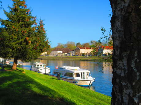 Halte fluviale (aval) Quai Mavia