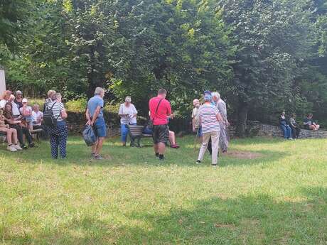 Les Rendez-vous du Terroir: Balade commentée entre village et forêt à La Roche Morey