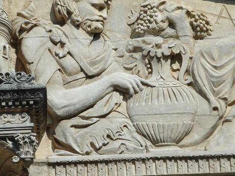 Visite Flash du mois d'octobre : La mystérieuse symbolique funéraire du Portail Saint Pierre.