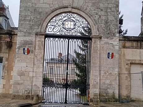 Visite Flash du mois de novembre : La préfecture d'Auxerre, une histoire d’évêques et de République.