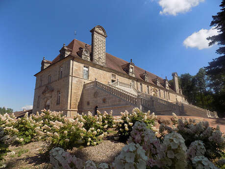 Ecuries du château de Chaumont en Charolais