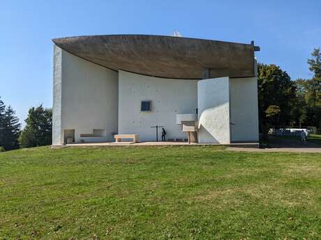 Soirée Apéro avec V.UE. à la chapelle par Le Corbusier, Ronchamp