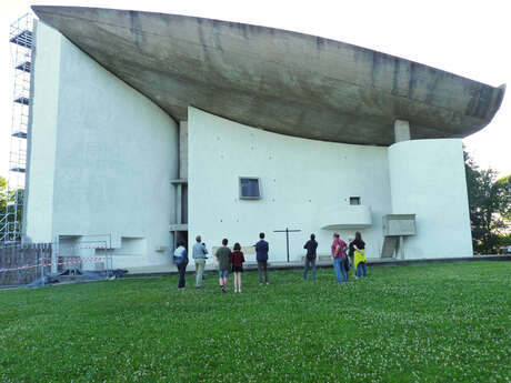 Soirée Apéro avec V.UE. à la chapelle par Le Corbusier, Ronchamp