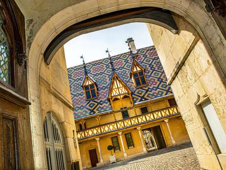 Hôtel-Dieu - Hospices de Beaune 
Programmation 2024 - CHARITÉ
Itinéraire hospitalier "De l'Hôtel-Dieu à l'Hospice de la Charité"