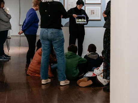 En famille (visite adaptée aux enfants de 6 à 12 ans)