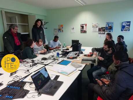 Atelier de réparation d’outils du numérique