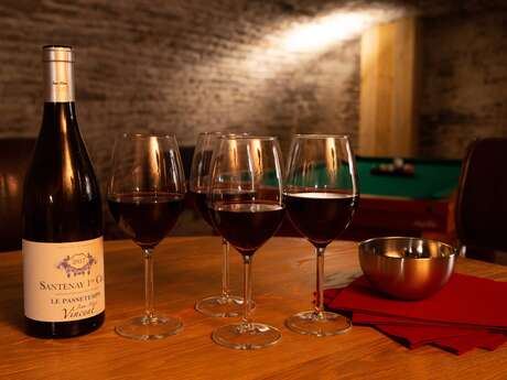 Initiation à la dégustation dans le cellier des Sarments