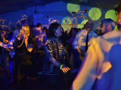 Repas dansant Année 80 aux Bâties