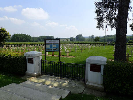 Nécropole nationale française et Cimetière militaire allemand de Thiescourt