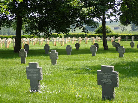 Nécropole nationale française et Cimetière militaire allemand de Thiescourt