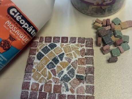 Atelier enfants au Musée des papillons : Sous-verres en mosaïques