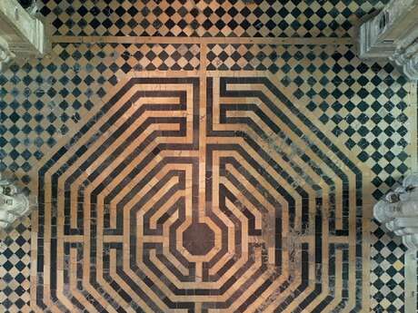 Visite guidée : La constrction de la collégiale de Saint-Quentin