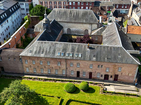 L’habitat communautaire : l’ancien couvent des sœurs carmélites d’Abbeville