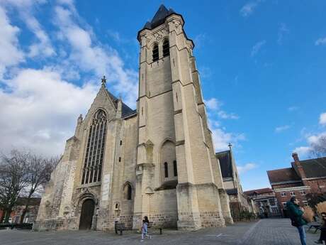 Collégiale Saint-Piat et Carillon