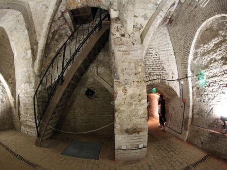 Visite guidée : Des souterrains aux hauteurs de la Basilique de Saint-Quentin
