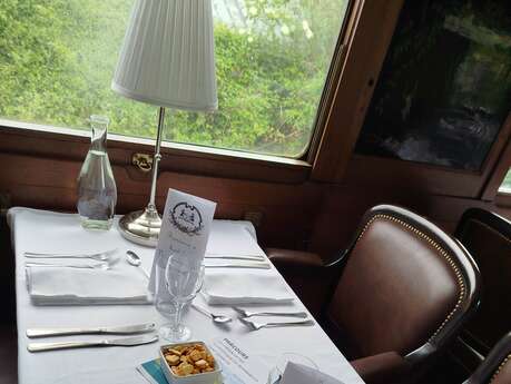 Déjeuner dans le train avec le Chemin de Fer Touristique du Vermandois avec ou sans visite guidée du buffet de la gare