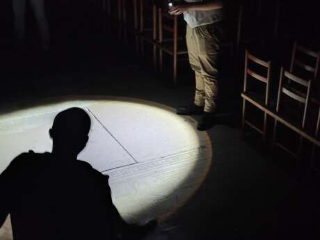 Visite à la lampe torche