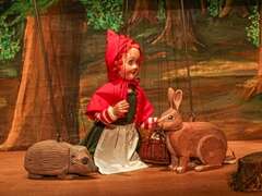 Théâtre de marionnettes : Le petit chaperon rouge