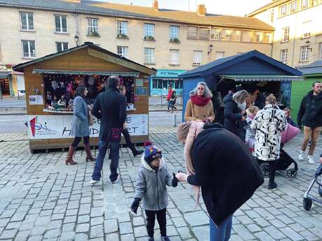 {Noël} Village associatif