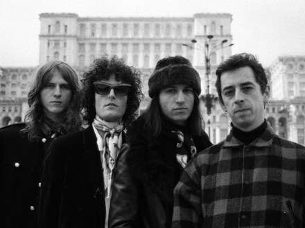 Mnnqns présente mothership