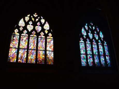 JEP - L'église du Saint-Sépulcre et les vitraux Manessier