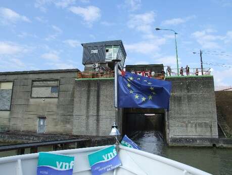 Visite de l'écluse n°12 du canal du Nord