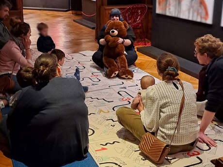 Bébé au musée