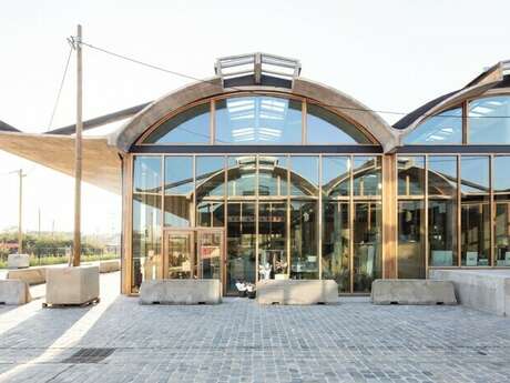 St So, du Bazaar à la gare