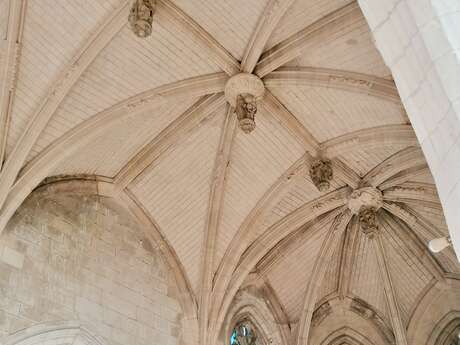 Focus sur l’église Saint-Riquier de Fontaine-sur-Somme et ses clés pendantes