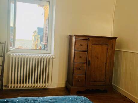 Mme DELEMAZURE Julie