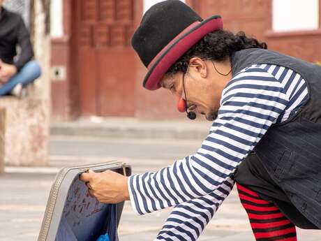 Théâtre / Humour : Pourquoi les poules préfèrent être élevées en batterie