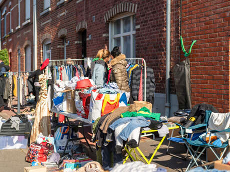 Vide-grenier / Rue des Bourleux
