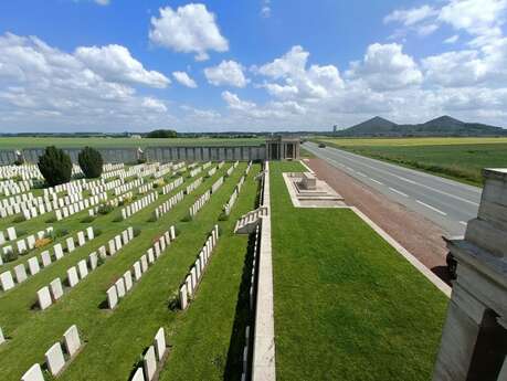 Cimetière du Dud Corner et mémorial britannique de Loos