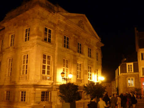 Visite guidée : le palais impérial et son quartier en nocturne