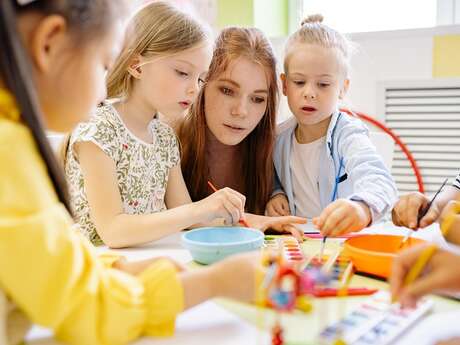 Atelier peinture relationnelle en famille Atelier peinture relationnelle en famille