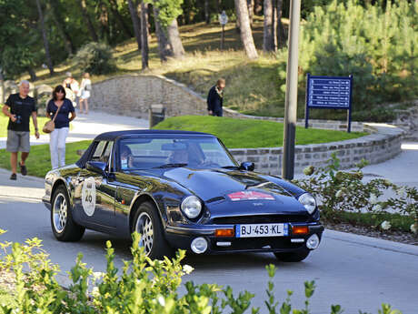 Automobile - balade dans la vallée de la course