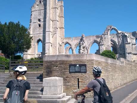 Randonnée vélo “autour des ruines ” : entre vestiges et photographies