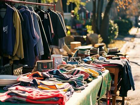 10ème vide-grenier à cucq par l'association cucquoise des tulipes