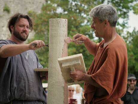 L'architecture de la Préhistoire au Moyen Age : ateliers, maquettes, chantiers.