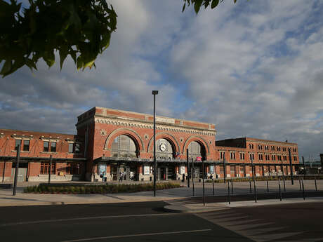 Visite guidée à Saint-Quentin : Le parvis, la gare... Du 12 janv au 15 mars 2025