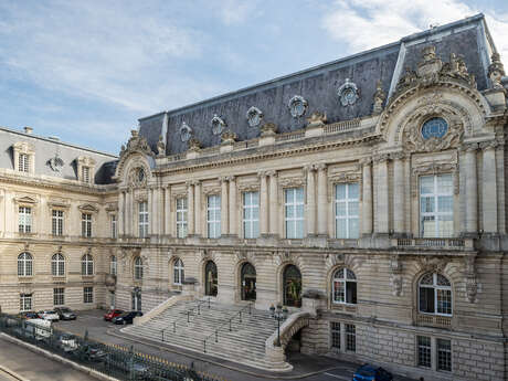 Visite guidée doublée en LSF : Le Palais de Fervaques à Saint-Quentin