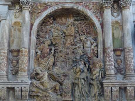 Arrêt sur le monument funéraire - Berteaucourt-les-Dames