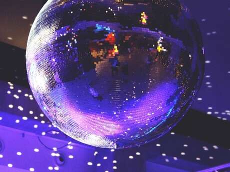 Nuit des bibliothèques : paillettes et boule à facettes
